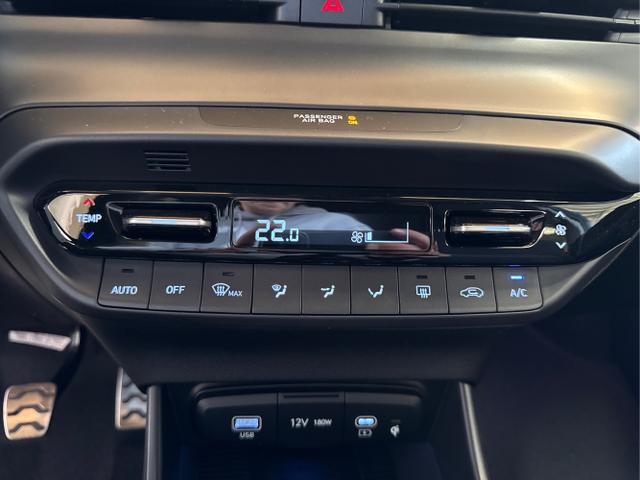 Hyundai / BAYON / Grün / / / NAVI SHZ RFK PDC KLIMAAUTOMATIK
