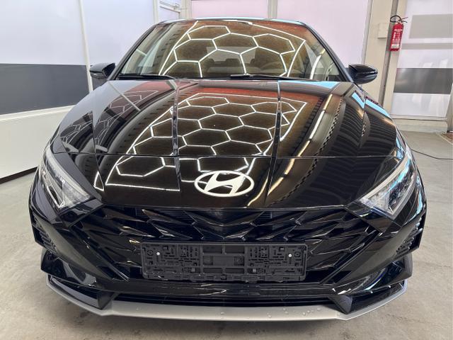 Hyundai / i20 / Schwarz / / / NAVI SHZ LED ALU RFK SHZ KLIMAAUTOMATIK 