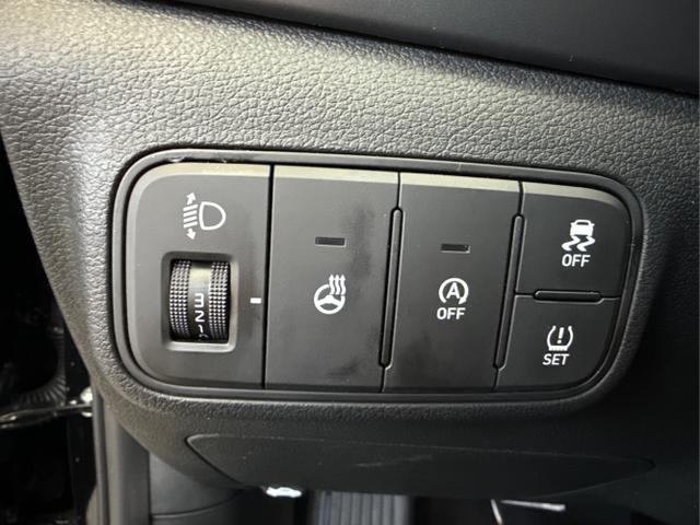 Hyundai / i20 / Schwarz / / / NAVI SHZ LED ALU RFK SHZ KLIMAAUTOMATIK 