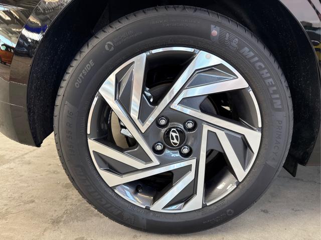 Hyundai / i20 / Schwarz / / / NAVI SHZ LED ALU RFK SHZ KLIMAAUTOMATIK 