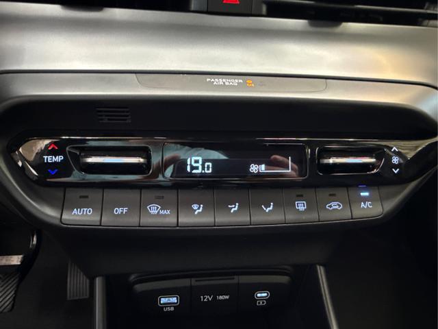 Hyundai / i20 / Schwarz / / / NAVI SHZ LED ALU RFK SHZ KLIMAAUTOMATIK 
