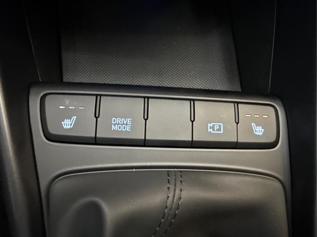 Hyundai / i20 / Schwarz / / / NAVI SHZ LED ALU RFK SHZ KLIMAAUTOMATIK 