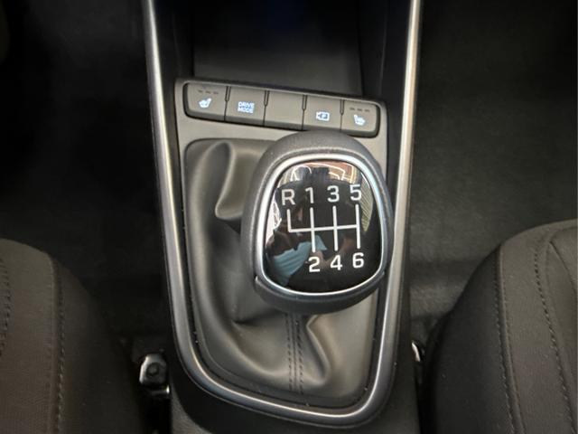 Hyundai / i20 / Schwarz / / / NAVI SHZ LED ALU RFK SHZ KLIMAAUTOMATIK 