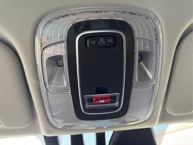 Hyundai / i20 / Schwarz / / / NAVI SHZ LED ALU RFK SHZ KLIMAAUTOMATIK 