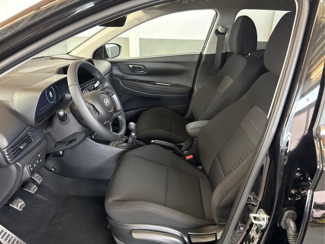 Hyundai / BAYON / Schwarz / / / NAVI SHZ RFK PDC KLIMAAUTOMATIK Licht/Regensensor