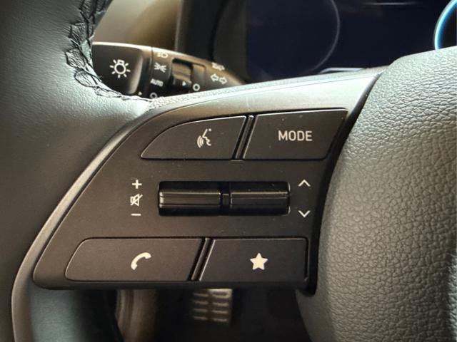 Hyundai / BAYON / Schwarz / / / NAVI SHZ RFK PDC KLIMAAUTOMATIK Licht/Regensensor