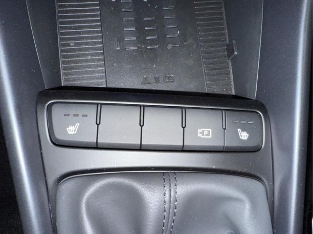 Hyundai / BAYON / Schwarz / / / NAVI SHZ RFK PDC KLIMAAUTOMATIK Licht/Regensensor