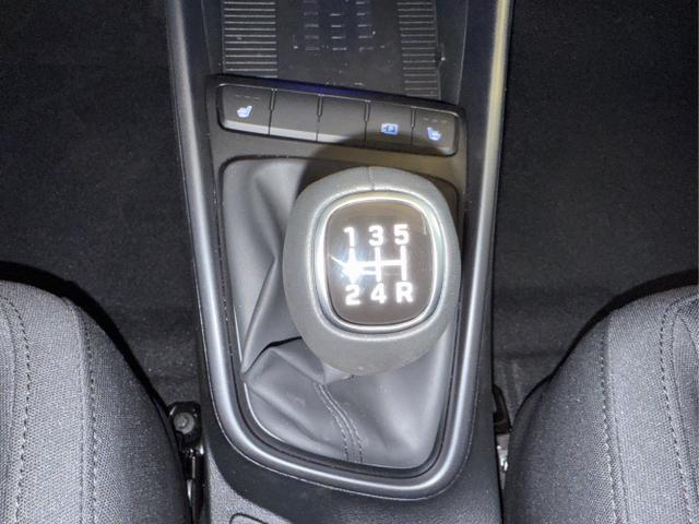 Hyundai / BAYON / Schwarz / / / NAVI SHZ RFK PDC KLIMAAUTOMATIK Licht/Regensensor