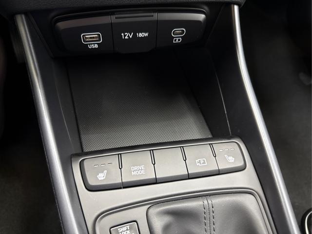 Hyundai / i20 / Weiß / / / DCT WP KLIMAAUTOMATIK NAVI RFK TEMPOMAT