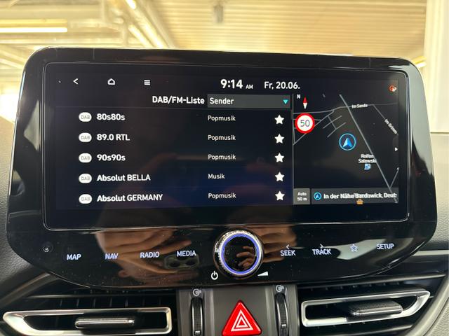 Hyundai / i30 / Rot / / / EDITION NAVI SHZ KLIMAAUTOMATIK RFK LED PDC v+h