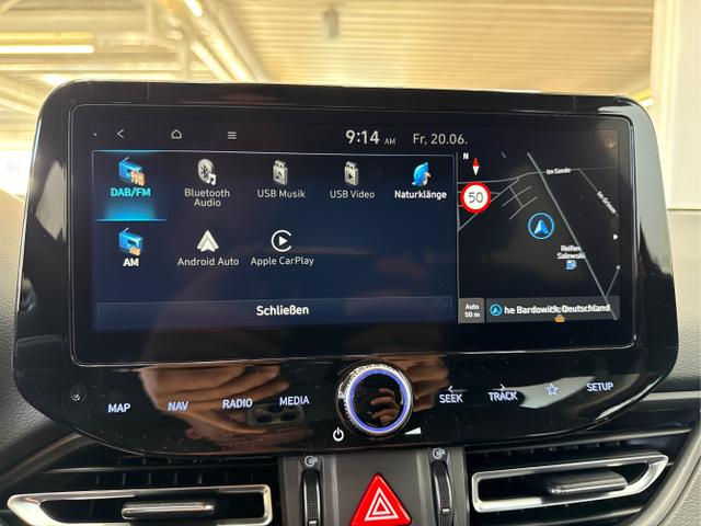 Hyundai / i30 / Rot / / / EDITION NAVI SHZ KLIMAAUTOMATIK RFK LED PDC v+h