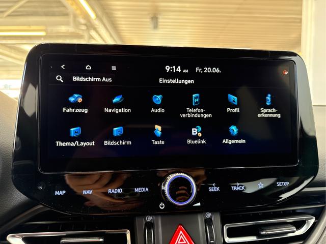 Hyundai / i30 / Rot / / / EDITION NAVI SHZ KLIMAAUTOMATIK RFK LED PDC v+h