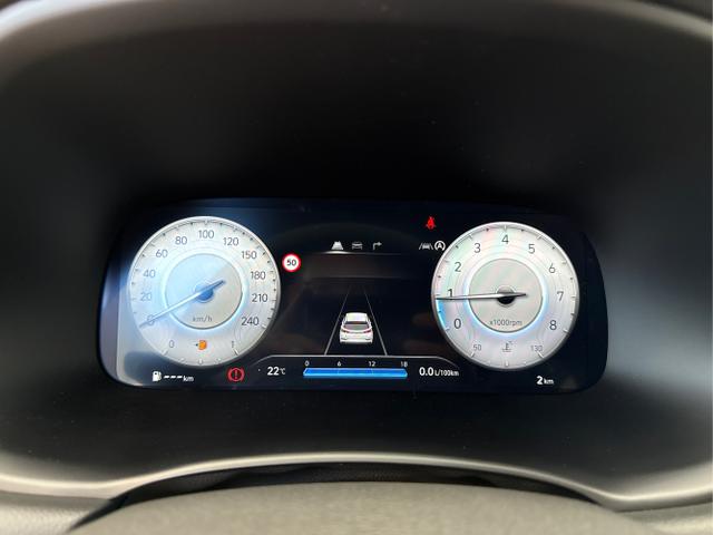 Hyundai / i30 / Rot / / / EDITION NAVI SHZ KLIMAAUTOMATIK RFK LED PDC v+h