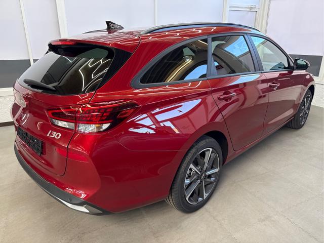 Hyundai / i30 / Rot / / / EDITION NAVI SHZ KLIMAAUTOMATIK RFK LED PDC v+h
