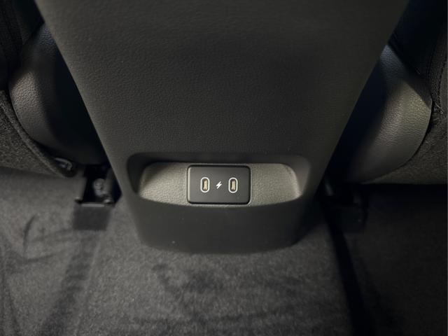 Hyundai / i30 / Rot / / / EDITION NAVI SHZ KLIMAAUTOMATIK RFK LED PDC v+h