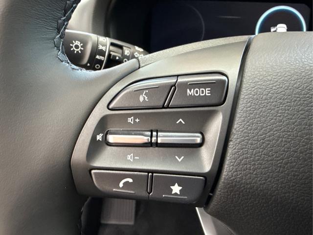Hyundai / i30 / Rot / / / EDITION NAVI SHZ KLIMAAUTOMATIK RFK LED PDC v+h