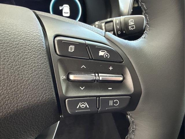 Hyundai / i30 / Rot / / / EDITION NAVI SHZ KLIMAAUTOMATIK RFK LED PDC v+h