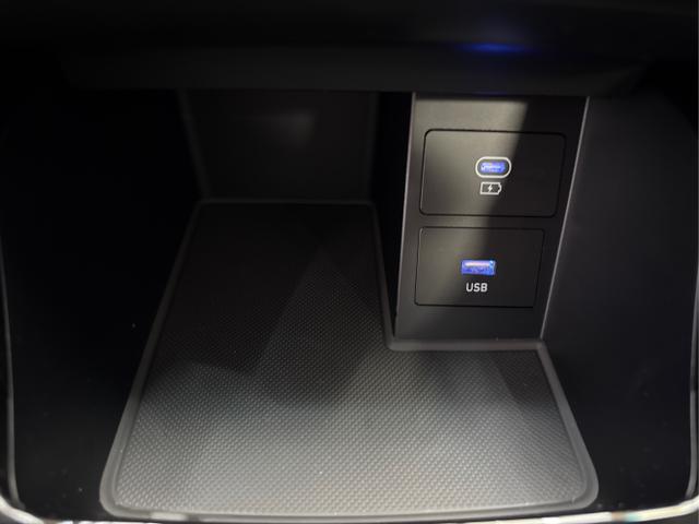 Hyundai / i30 / Rot / / / EDITION NAVI SHZ KLIMAAUTOMATIK RFK LED PDC v+h