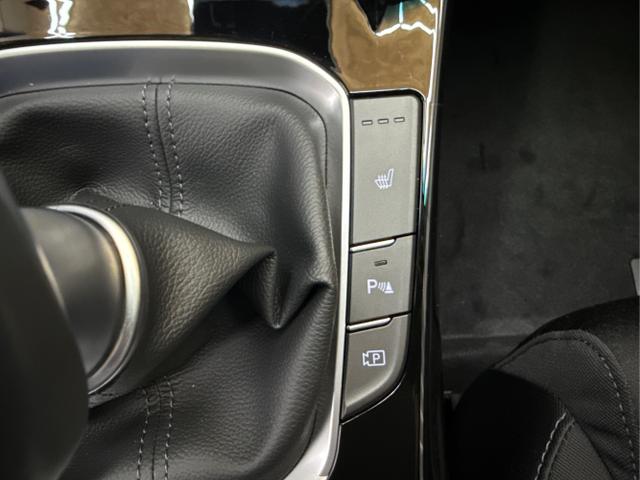 Hyundai / i30 / Rot / / / EDITION NAVI SHZ KLIMAAUTOMATIK RFK LED PDC v+h