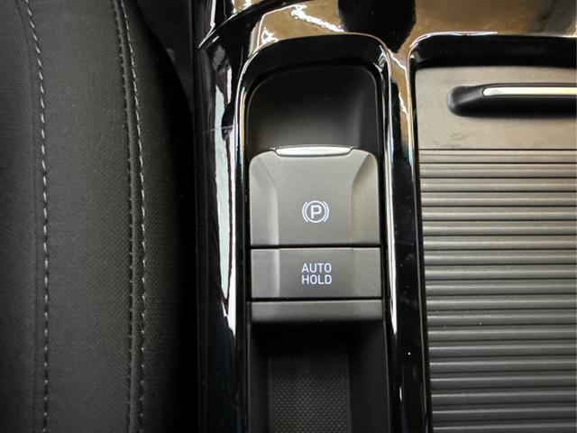 Hyundai / i30 / Rot / / / EDITION NAVI SHZ KLIMAAUTOMATIK RFK LED PDC v+h