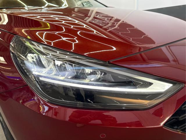 Hyundai / i30 / Rot / / / EDITION NAVI SHZ KLIMAAUTOMATIK RFK LED PDC v+h