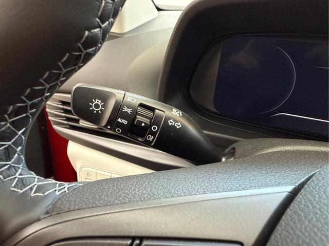 Hyundai / i20 / Rot / / / NAVI SHZ LED ALU RFK SHZ KLIMAAUTOMATIK 