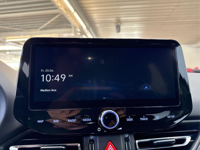 Hyundai / i30 / Grün / / / EDITION NAVI SHZ KLIMAAUTOMATIK RFK LED PDC v+h