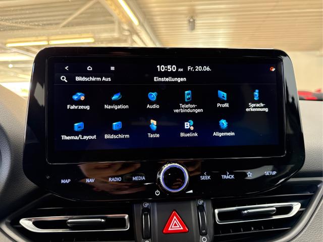Hyundai / i30 / Grün / / / EDITION NAVI SHZ KLIMAAUTOMATIK RFK LED PDC v+h