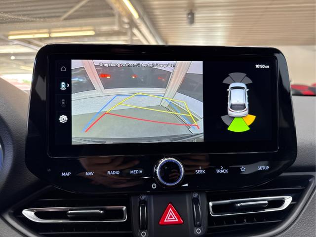 Hyundai / i30 / Grün / / / EDITION NAVI SHZ KLIMAAUTOMATIK RFK LED PDC v+h