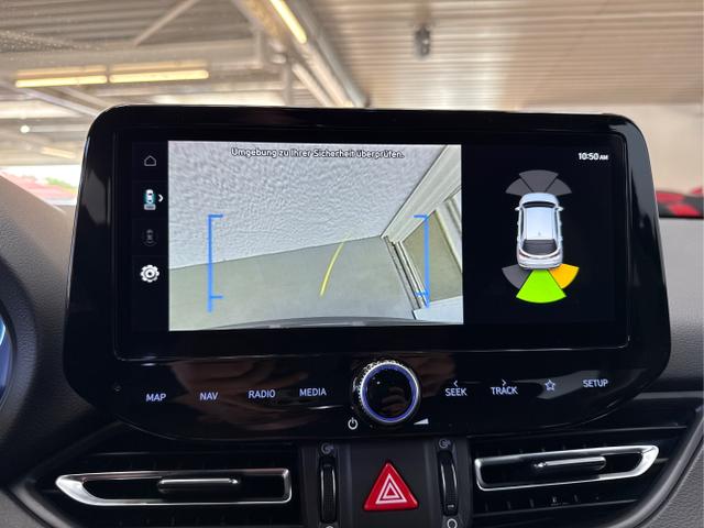 Hyundai / i30 / Grün / / / EDITION NAVI SHZ KLIMAAUTOMATIK RFK LED PDC v+h