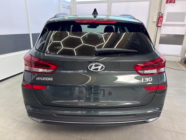 Hyundai / i30 / Grün / / / EDITION NAVI SHZ KLIMAAUTOMATIK RFK LED PDC v+h