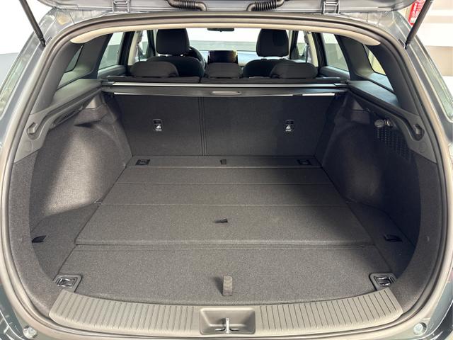 Hyundai / i30 / Grün / / / EDITION NAVI SHZ KLIMAAUTOMATIK RFK LED PDC v+h