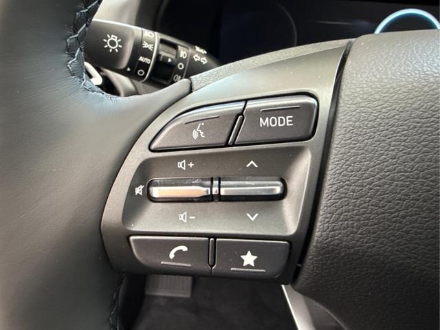 Hyundai / i30 / Grün / / / EDITION NAVI SHZ KLIMAAUTOMATIK RFK LED PDC v+h