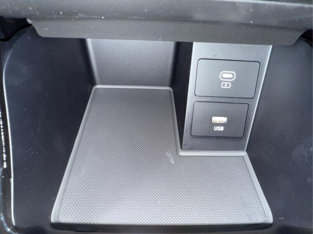 Hyundai / i30 / Grün / / / EDITION NAVI SHZ KLIMAAUTOMATIK RFK LED PDC v+h