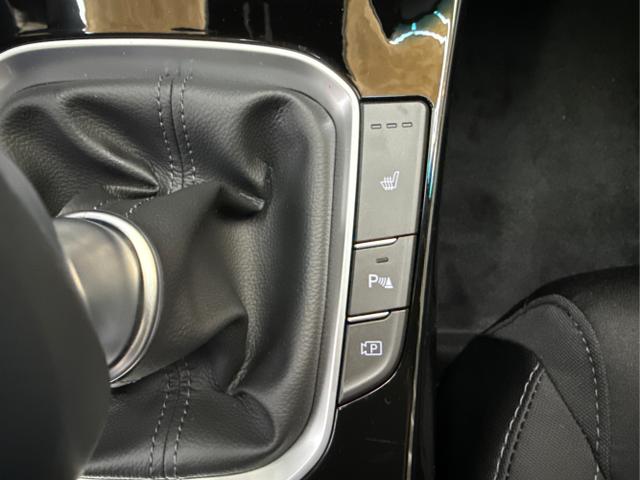 Hyundai / i30 / Grün / / / EDITION NAVI SHZ KLIMAAUTOMATIK RFK LED PDC v+h