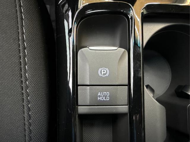 Hyundai / i30 / Grün / / / EDITION NAVI SHZ KLIMAAUTOMATIK RFK LED PDC v+h