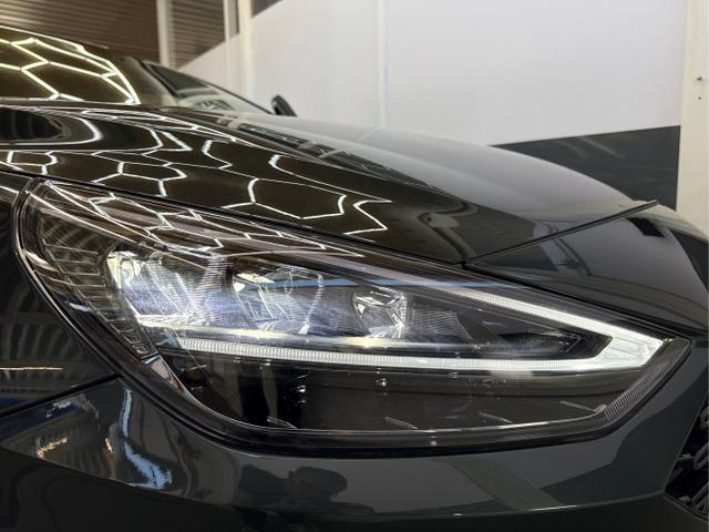 Hyundai / i30 / Grün / / / EDITION NAVI SHZ KLIMAAUTOMATIK RFK LED PDC v+h