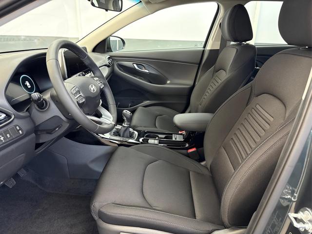 Hyundai i30 Kombi STYLE EDITION NAVI SHZ KLIMAAUTOMATIK RFK LED PDC v+h 