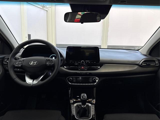 Hyundai i30 Kombi STYLE EDITION NAVI SHZ KLIMAAUTOMATIK RFK LED PDC v+h 