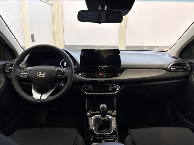 Hyundai i30 Kombi STYLE EDITION NAVI SHZ KLIMAAUTOMATIK RFK LED PDC v+h 