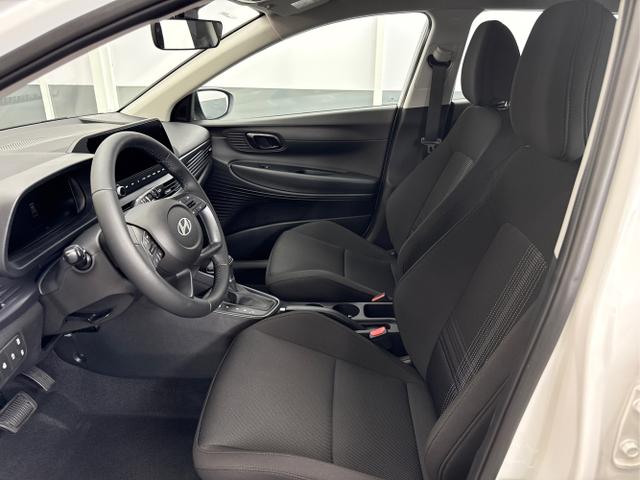 Hyundai / BAYON / Weiß / / / DCT SHZ NAVI RFK PDC 