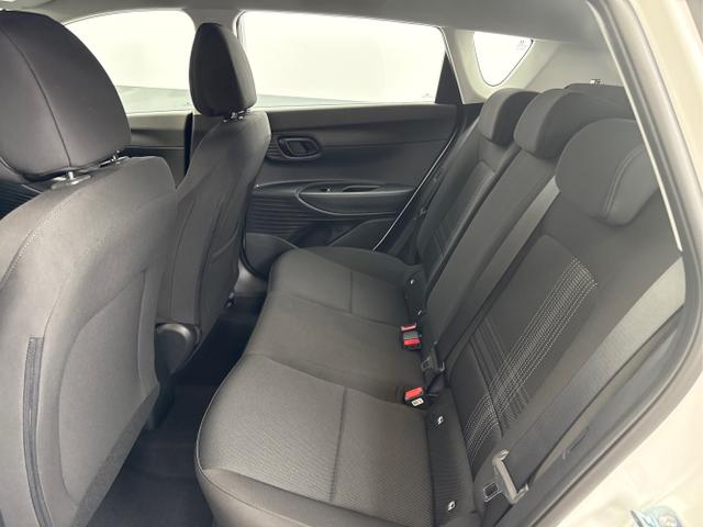 Hyundai / BAYON / Weiß / / / DCT SHZ NAVI RFK PDC 