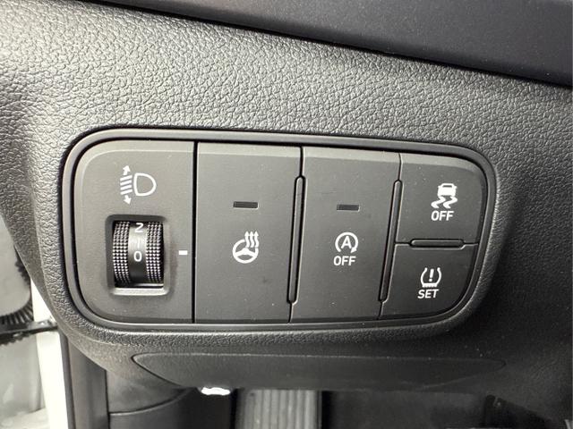 Hyundai / BAYON / Weiß / / / DCT SHZ NAVI RFK PDC 