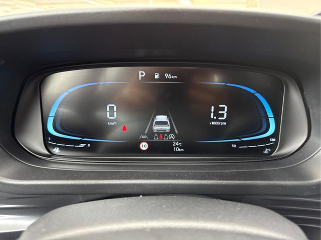 Hyundai / BAYON / Weiß / / / DCT SHZ NAVI RFK PDC 