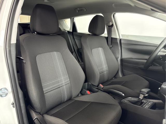 Hyundai / BAYON / Weiß / / / DCT SHZ NAVI RFK PDC 