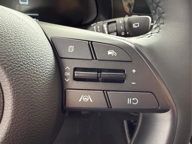 Hyundai / BAYON / Weiß / / / DCT SHZ NAVI RFK PDC 