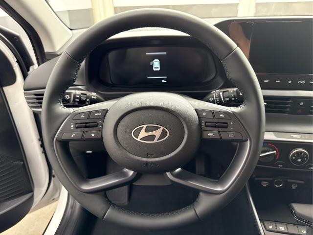 Hyundai / BAYON / Weiß / / / DCT SHZ NAVI RFK PDC 