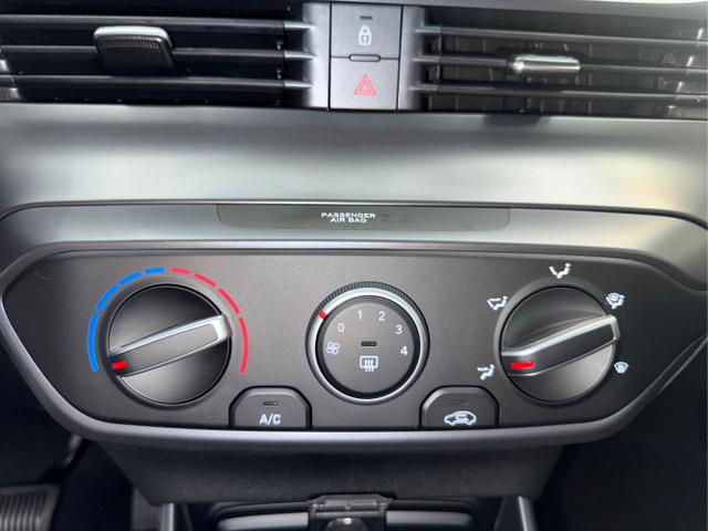 Hyundai / BAYON / Weiß / / / DCT SHZ NAVI RFK PDC 