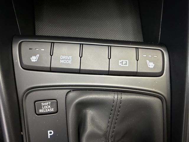 Hyundai / BAYON / Weiß / / / DCT SHZ NAVI RFK PDC 
