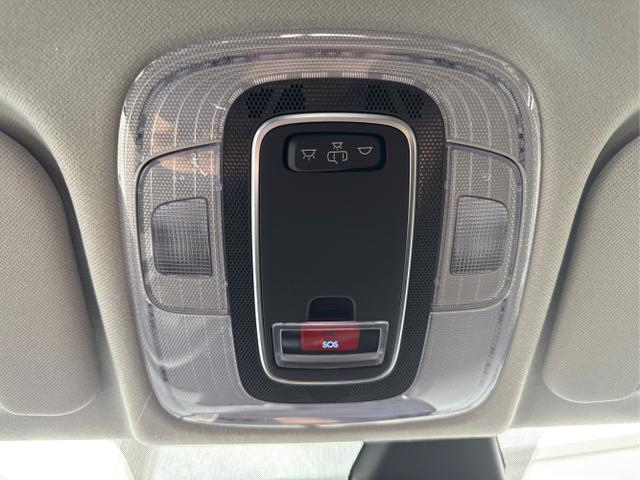 Hyundai / BAYON / Weiß / / / DCT SHZ NAVI RFK PDC 